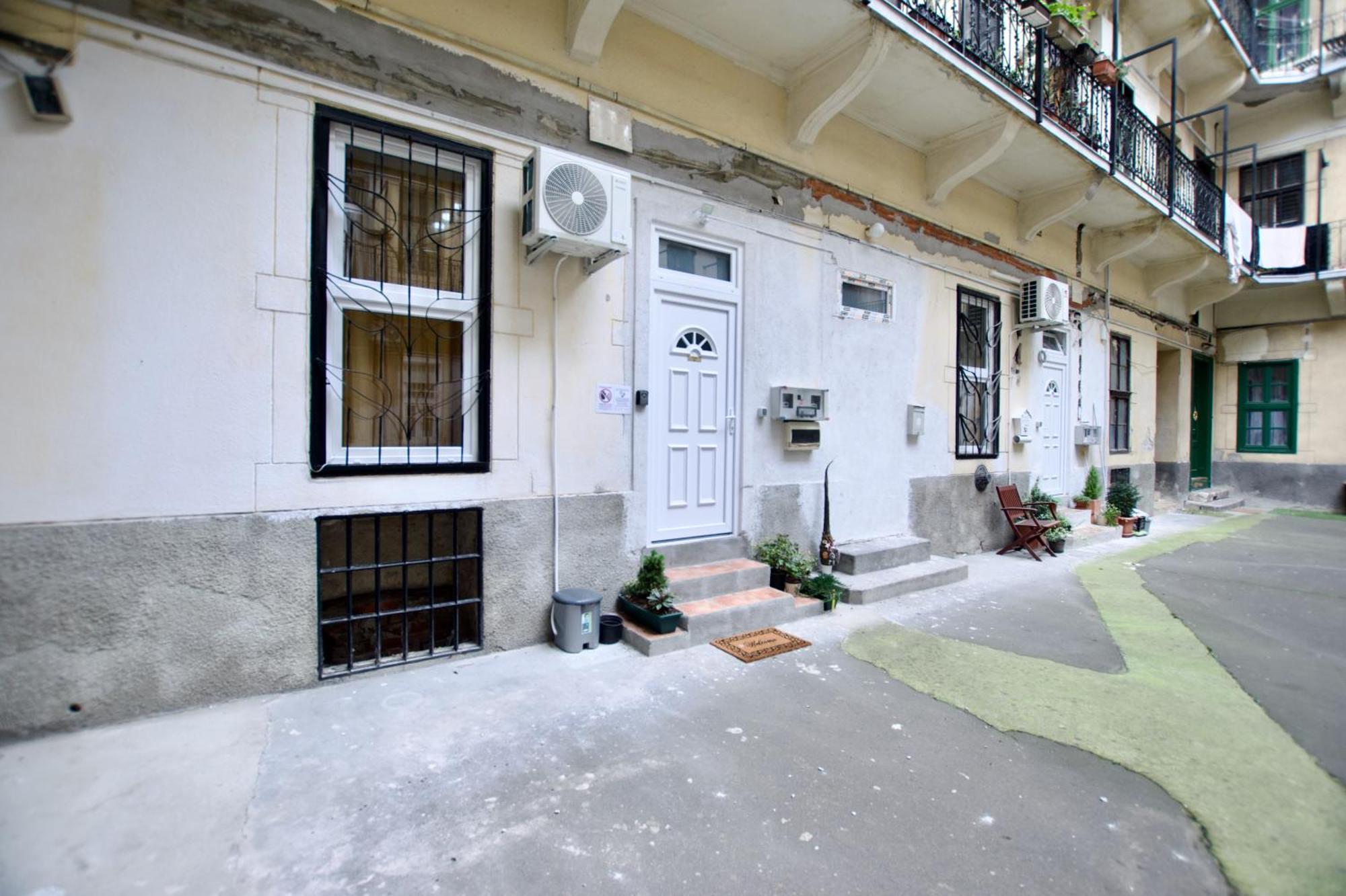 Studio Apartment By Hi5- Rozsa Street บูดาเปสต์ ภายนอก รูปภาพ